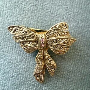 Vintage goldtone Bow Brooch with Pink Crystals
